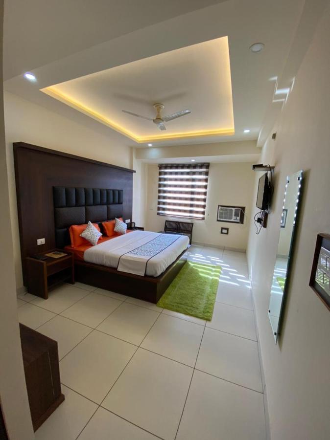 Hotel Katra Royal Stay ภายนอก รูปภาพ