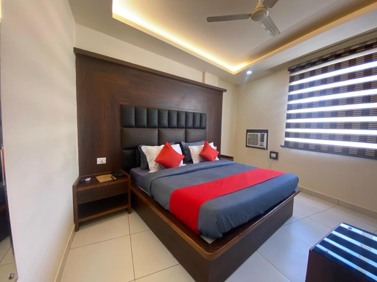 Hotel Katra Royal Stay ภายนอก รูปภาพ